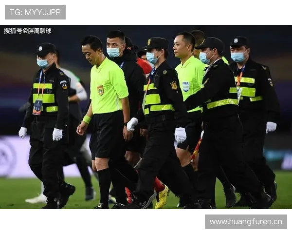 官员被罚离场，足球规则中有哪些特殊判罚逻辑？